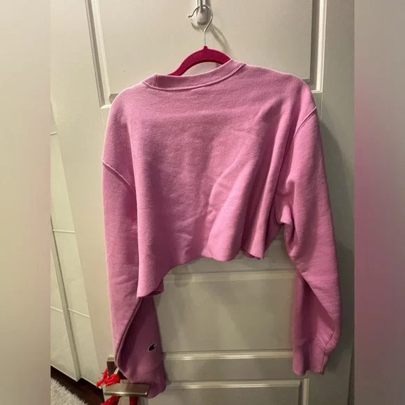 💕 Champion Cropped Crewneck Pink 💕 - Picture 2 of 2